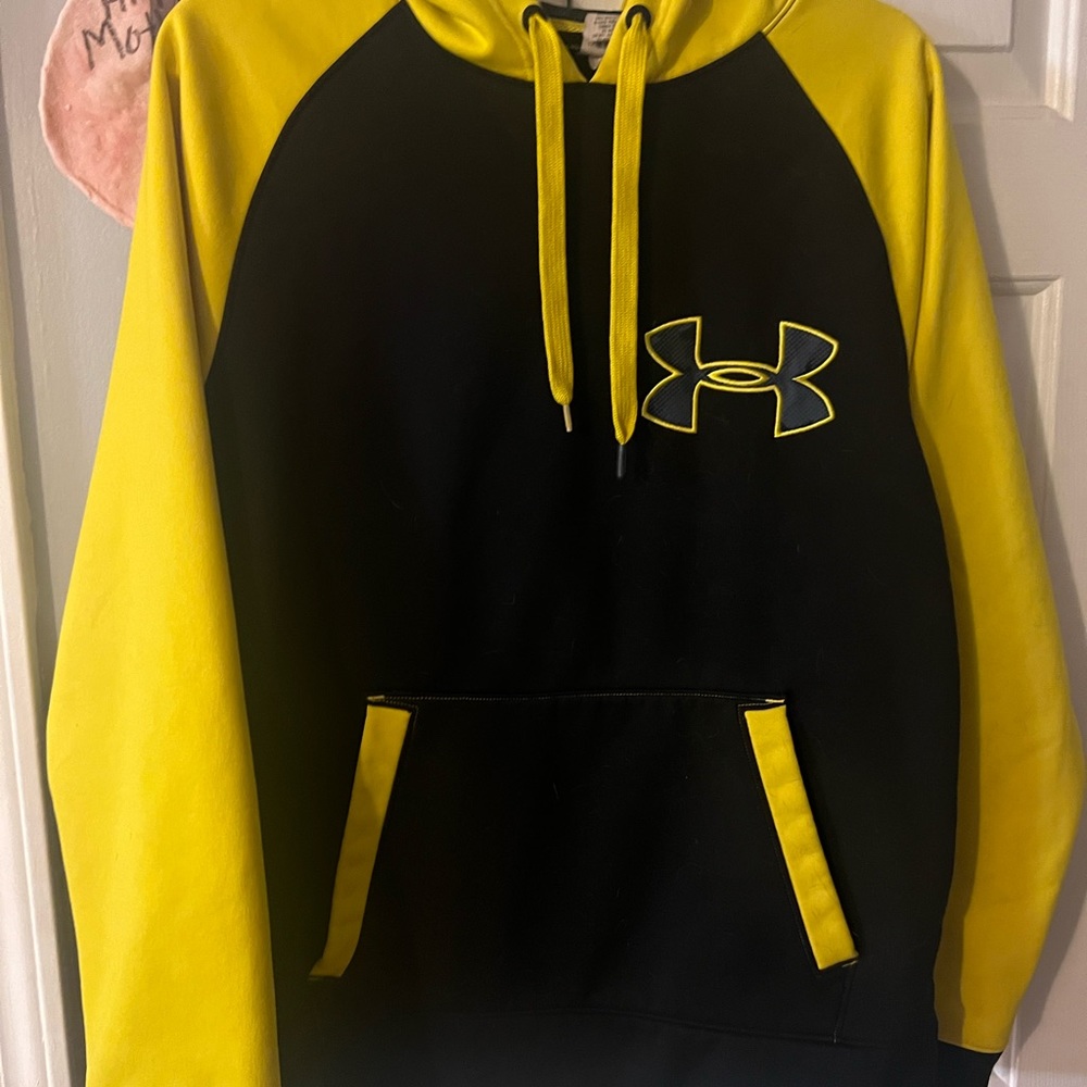Men’s large UA hoodie